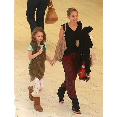 Nicole Richie shoppt mit Mini-Me-Tochter