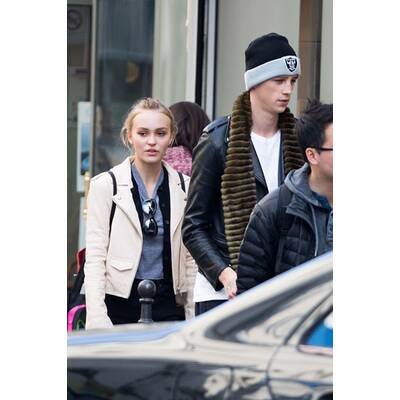 Lily Rose Depp spaziert mit Bad Boy-Freund