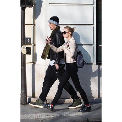 Lily Rose Depp spaziert mit Bad Boy-Freund