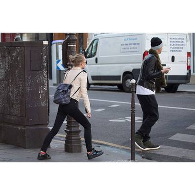 Lily Rose Depp spaziert mit Bad Boy-Freund