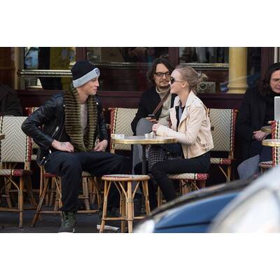 Lily Rose Depp spaziert mit Bad Boy-Freund