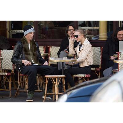 Lily Rose Depp spaziert mit Bad Boy-Freund