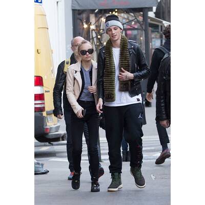 Lily Rose Depp spaziert mit Bad Boy-Freund