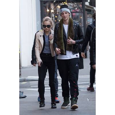 Lily Rose Depp spaziert mit Bad Boy-Freund