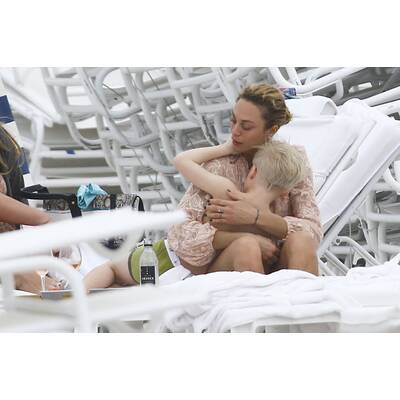Lilly Becker relaxt mit Sohn Amadeus in Miami