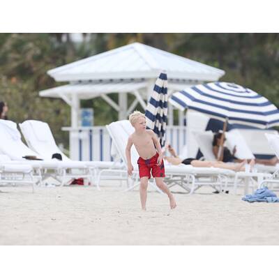 Lilly Becker relaxt mit Sohn Amadeus in Miami
