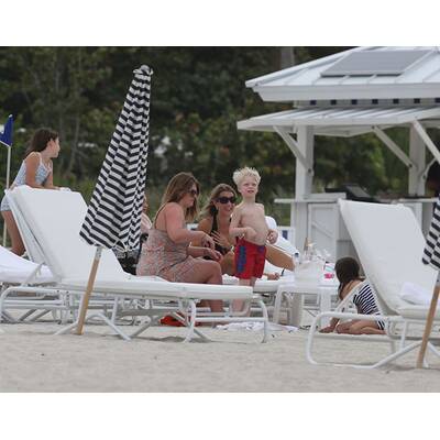 Lilly Becker relaxt mit Sohn Amadeus in Miami