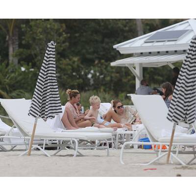 Lilly Becker relaxt mit Sohn Amadeus in Miami
