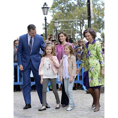 Spanische Royals besuchen die Ostermesse