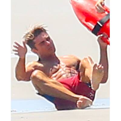 Zac Efron stürzt am 