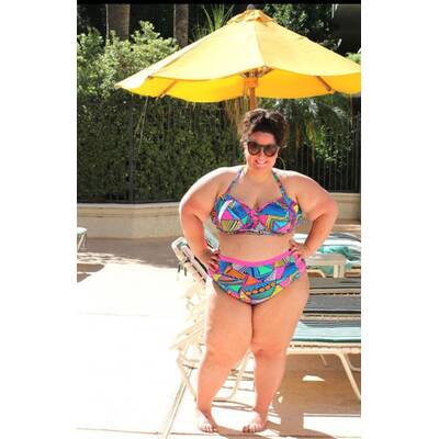 Rund na und? Dicke zeigen ihre Bikinis