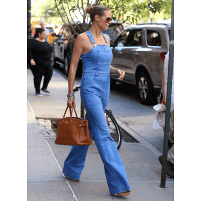 Heidi Klum im Latzhosenlook