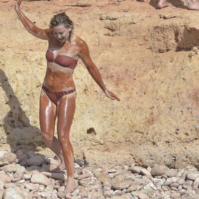 Kate Hudson gönnt sich ein Schlammbad