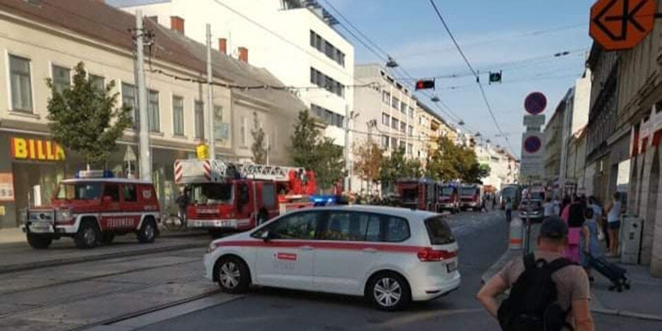 Feuer bricht in Wiener Geschäft aus: Drei Verletzte