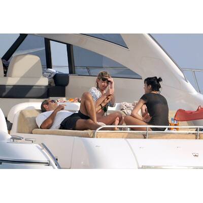 Kate Moss lässt den Busen blitzen