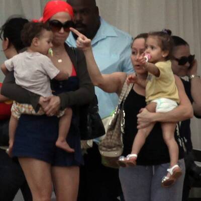 Jennifer Lopez: Mit Zwillingen am Pool