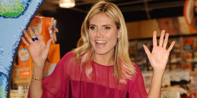 Heidi jetzt mit pinken Strähnchen