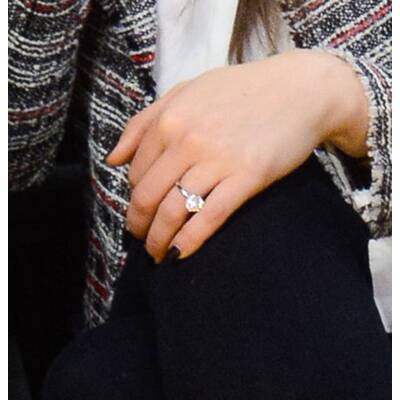 Mila Kunis zeigt bei Basketball-Spiel ihren Verlobungsring