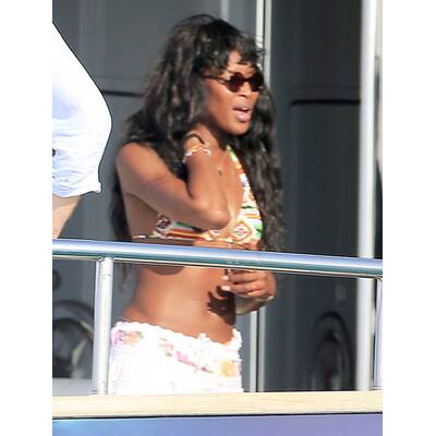 Naomi Campbell entspannt auf Roberto Cavallis Yacht