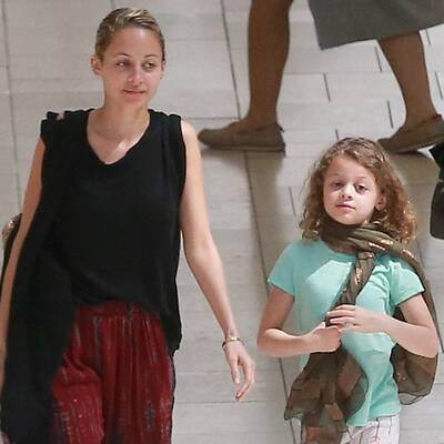 Nicole Richie shoppt mit Mini-Me-Tochter