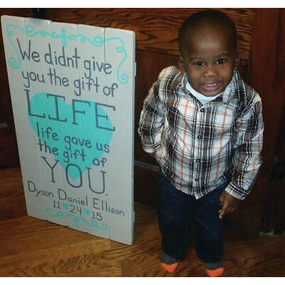 So süß feiern Kinder ihre Adoption 