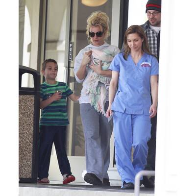 Britney Spears bringt ihr Hündchen zum Arzt