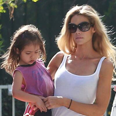Denise Richards hat mit Freundin viel zu besprechen