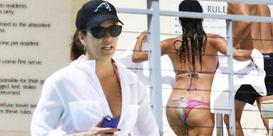 Eva Longoria & José Baston relaxen am Pool