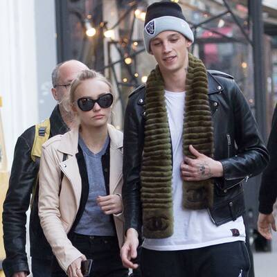 Lily Rose Depp spaziert mit Bad Boy-Freund