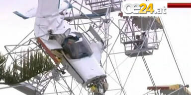 Australien: Flugzeug fliegt in Riesenrad