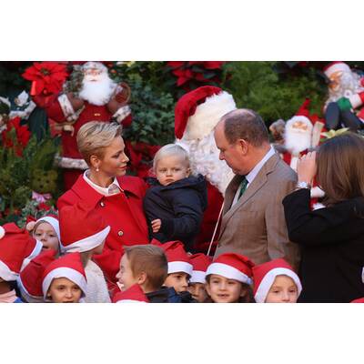 Die Monaco-Zwillinge beim Weihnachtsmann