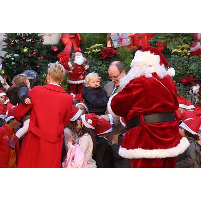 Die Monaco-Zwillinge beim Weihnachtsmann