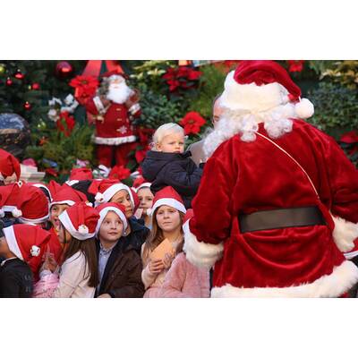 Die Monaco-Zwillinge beim Weihnachtsmann