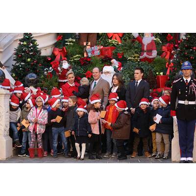 Die Monaco-Zwillinge beim Weihnachtsmann