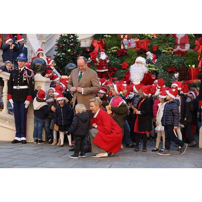 Die Monaco-Zwillinge beim Weihnachtsmann