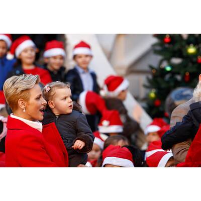 Die Monaco-Zwillinge beim Weihnachtsmann