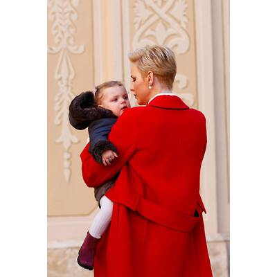 Die Monaco-Zwillinge beim Weihnachtsmann