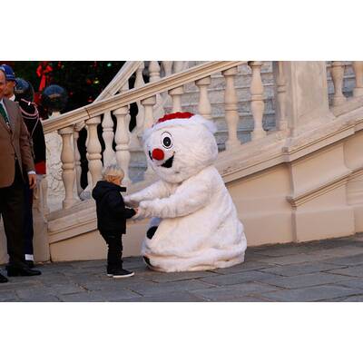 Die Monaco-Zwillinge beim Weihnachtsmann