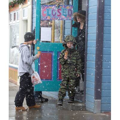 Angelina Jolie genießt den Winter