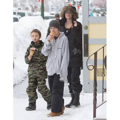Angelina Jolie genießt den Winter