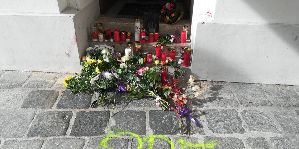 Wien Terror Trauer Blumen Kranz