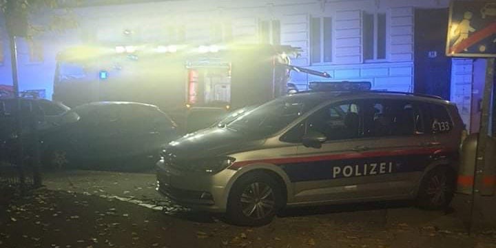Flammen schlugen aus dem Fenster: Wohnungbrand in Wien-Hernals