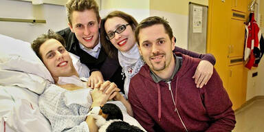 Gel&auml;hmter Lukas M&uuml;ller spricht zu seinen Fans