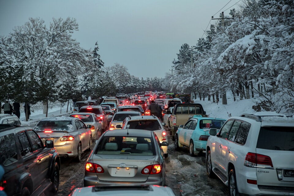 Heftige Schneefälle begraben über 60 Menschen