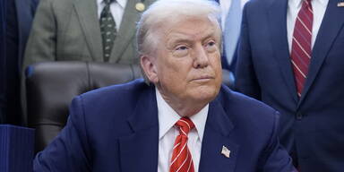 Frage nach Epstein: Trump rastet aus und geht auf Reporterin los