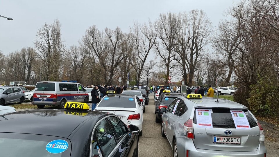 Taxi-Demo gegen Gelegenheitsverkehrsgesetz