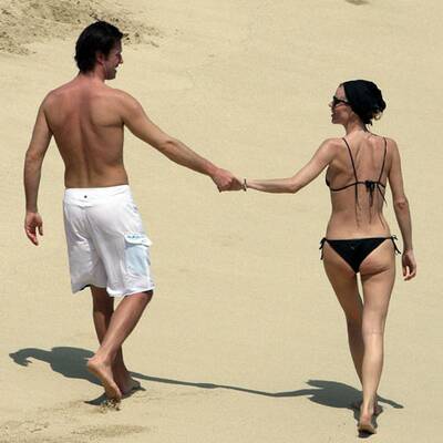 Am Strand: So verliebt turtelt Eva Herzigova