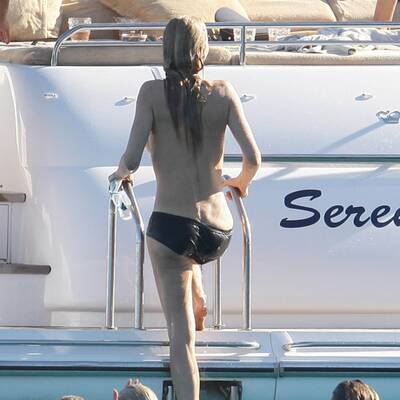 Sexy Modelyacht: Moss und Oben-Ohne-Mulder