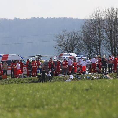 Bilder vom Schulbusunfall in Schwand