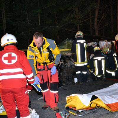 Bilder: Verletzte bei Unfall mit Reh